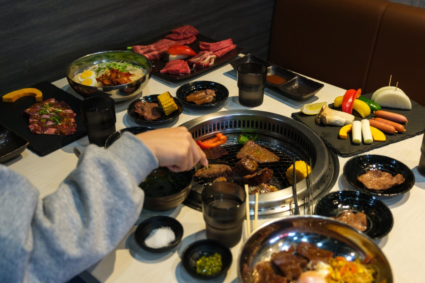 日本の焼肉は、ただ焼いて食べるだけではありません。